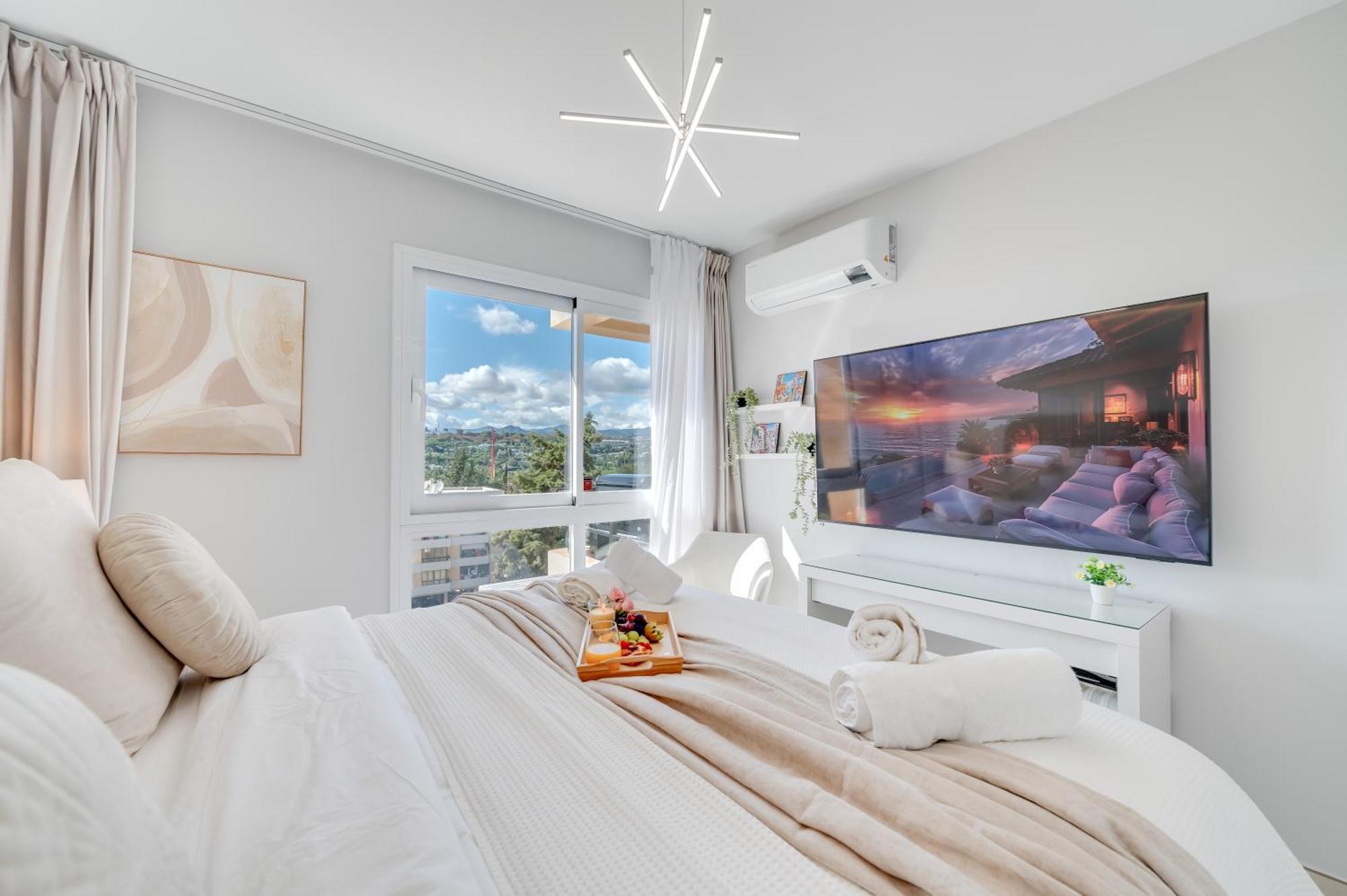 Newly Renovated Sunlit 3bdrm With Stunning Views *