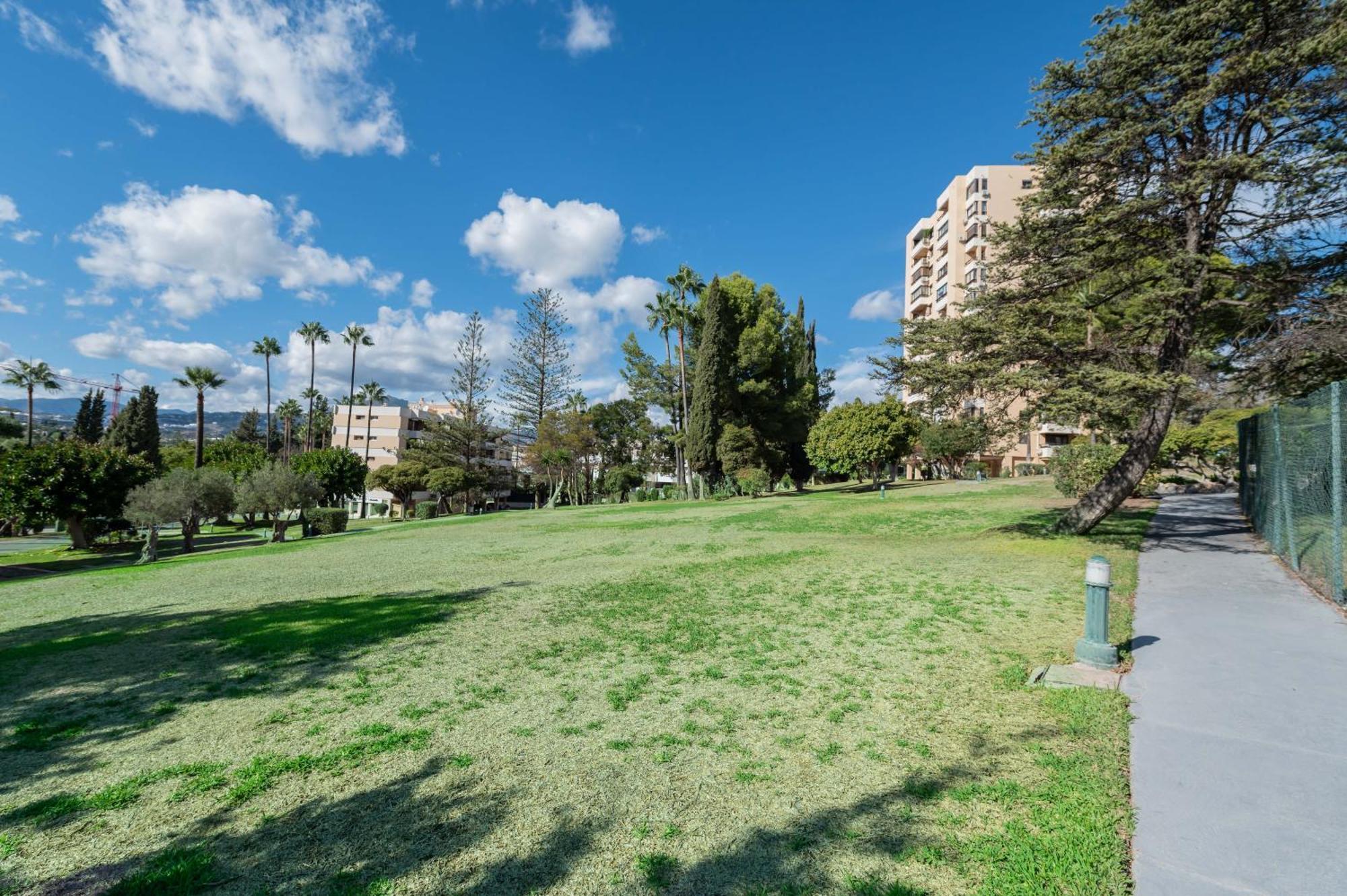 Apartemen Newly Renovated Sunlit 3bdrm With Stunning Views *