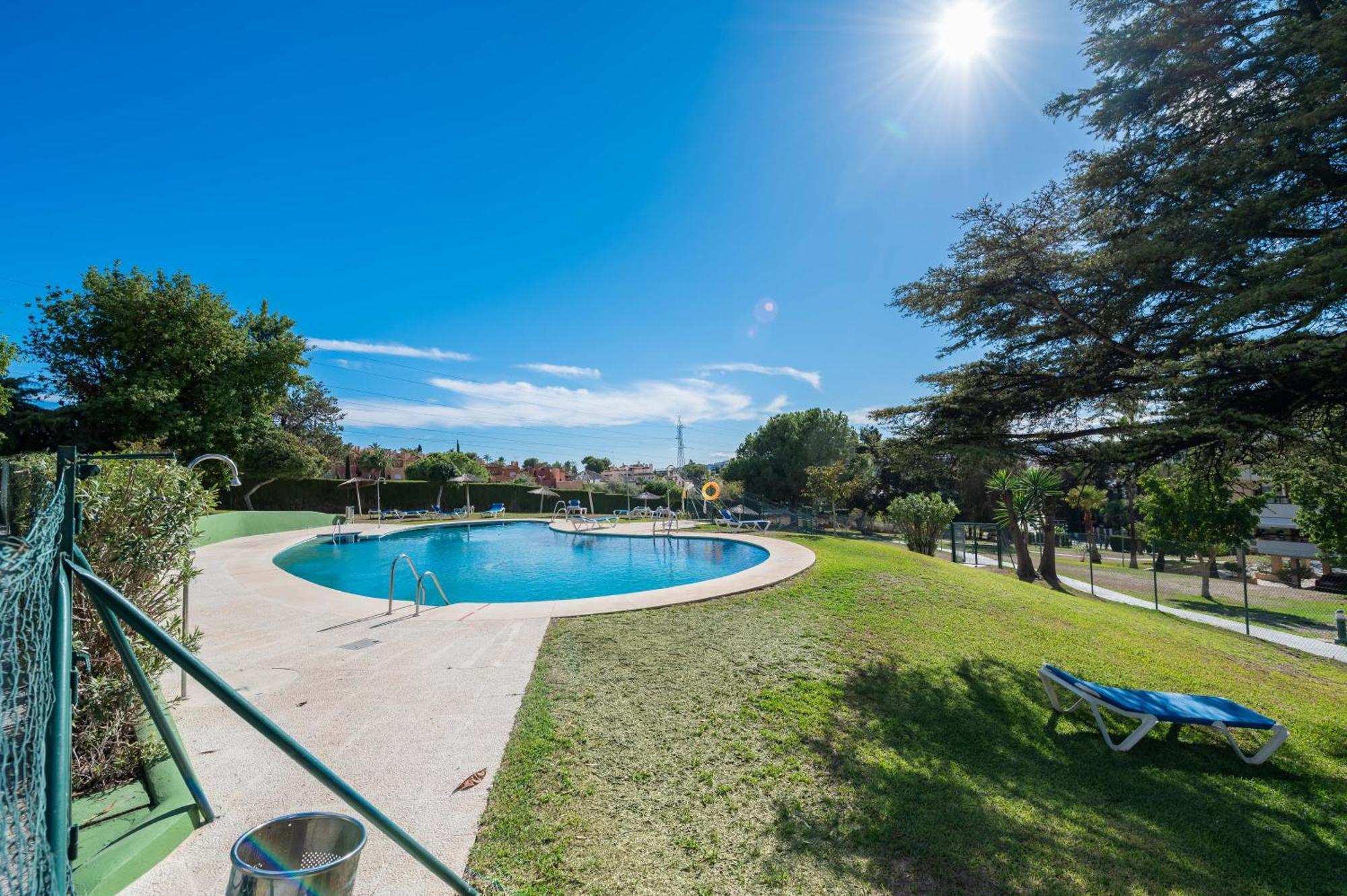 Newly Renovated Sunlit 3bdrm With Stunning Views Apartemen