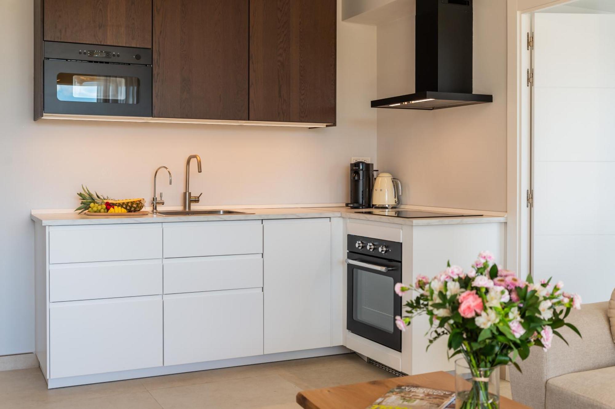Apartemen Newly Renovated Sunlit 3bdrm With Stunning Views Marbella