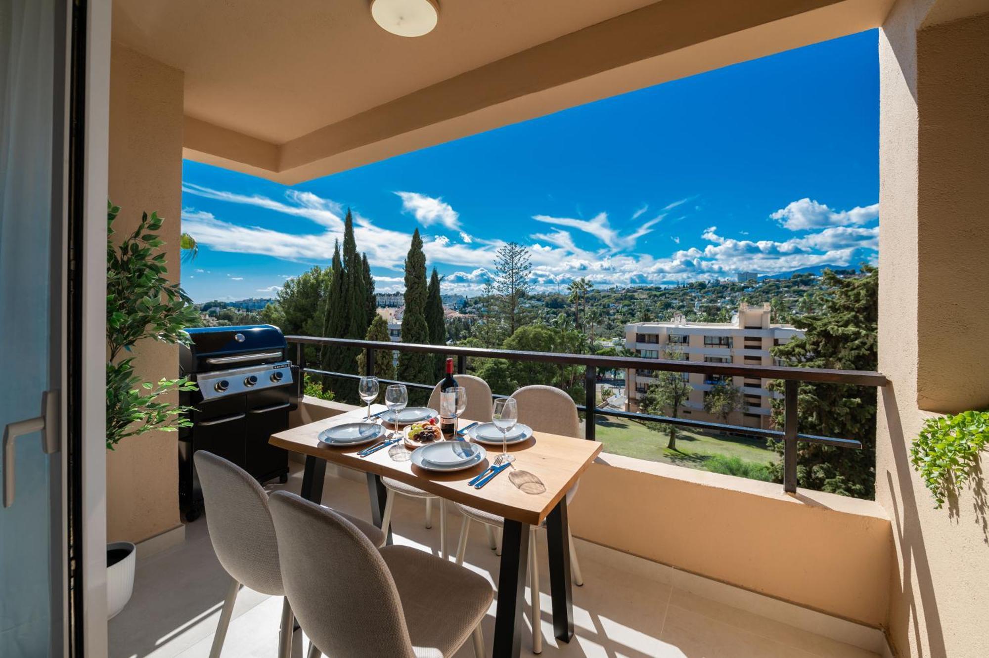 Newly Renovated Sunlit 3bdrm With Stunning Views Marbella