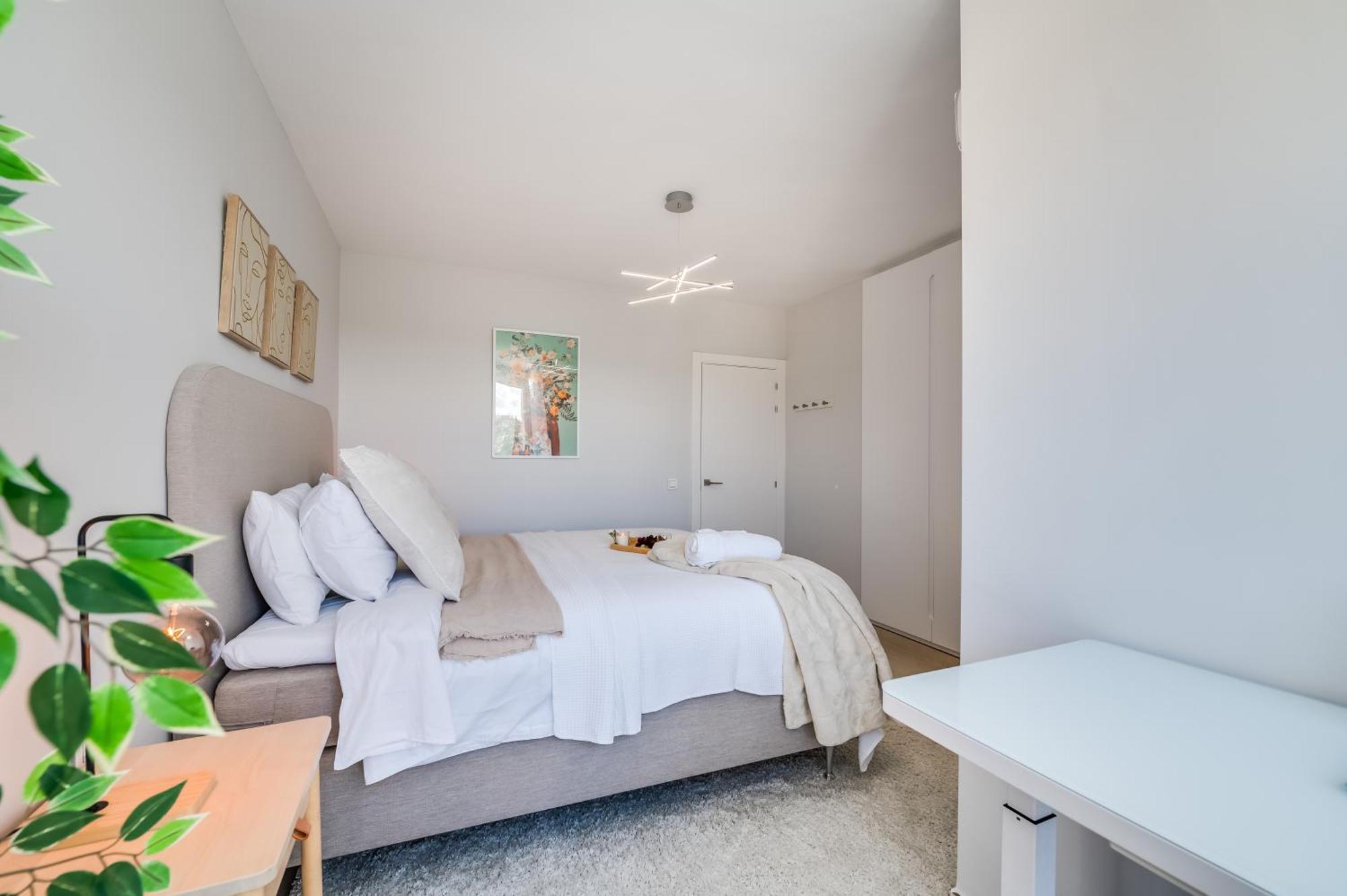 Newly Renovated Sunlit 3bdrm With Stunning Views Marbella