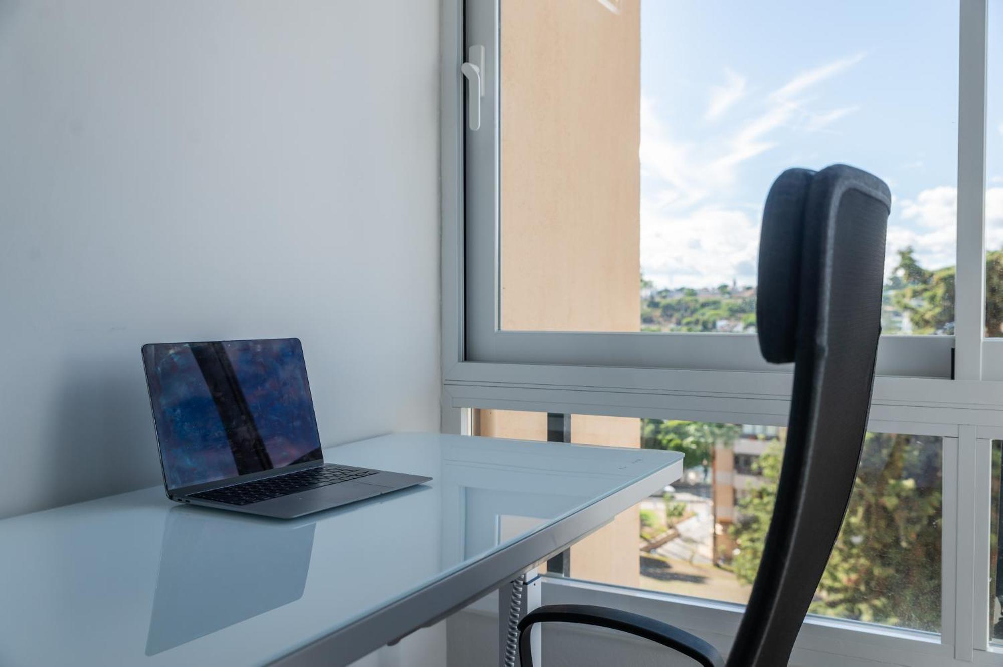 Newly Renovated Sunlit 3bdrm With Stunning Views *