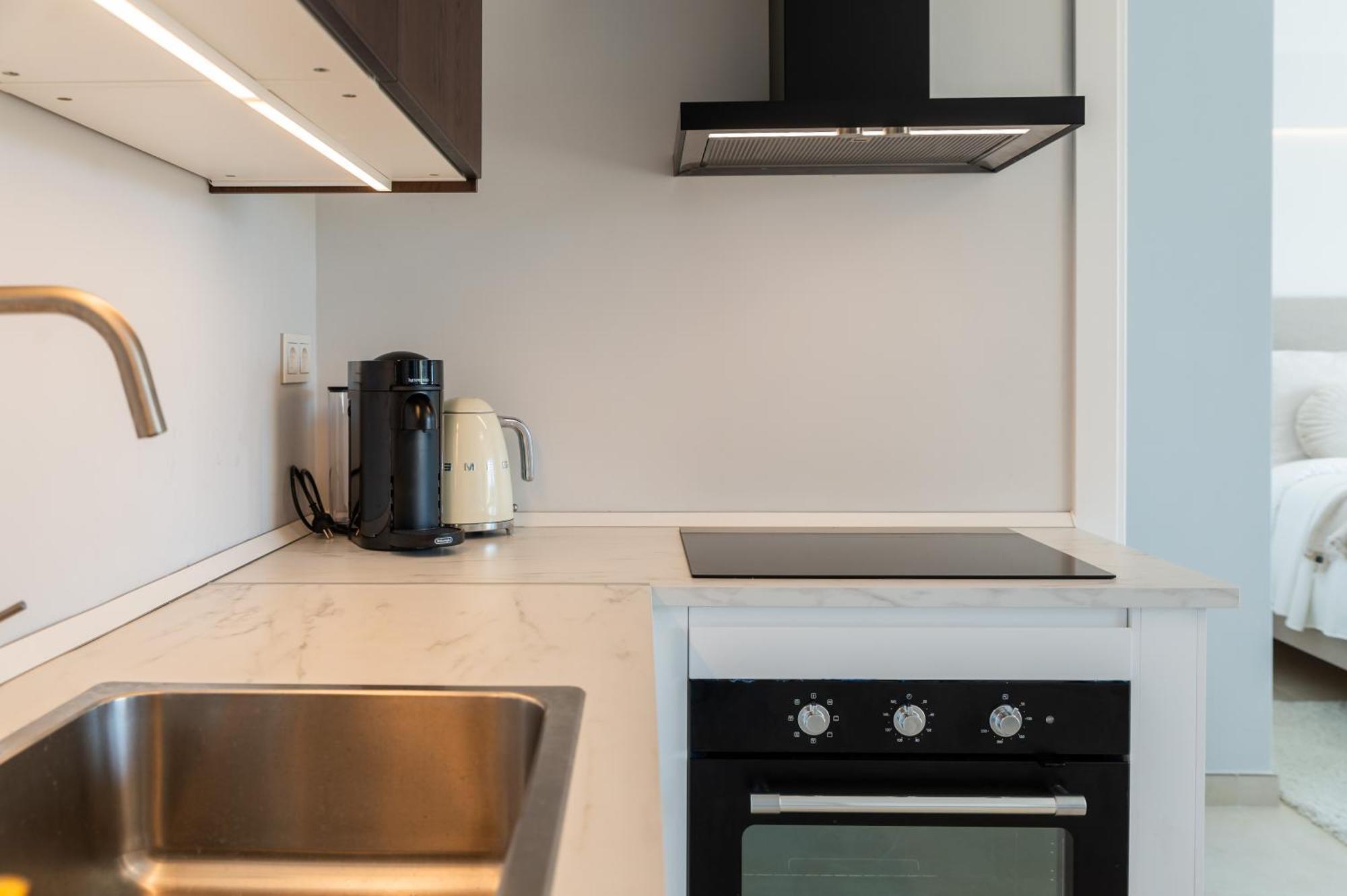 Newly Renovated Sunlit 3bdrm With Stunning Views Apartemen